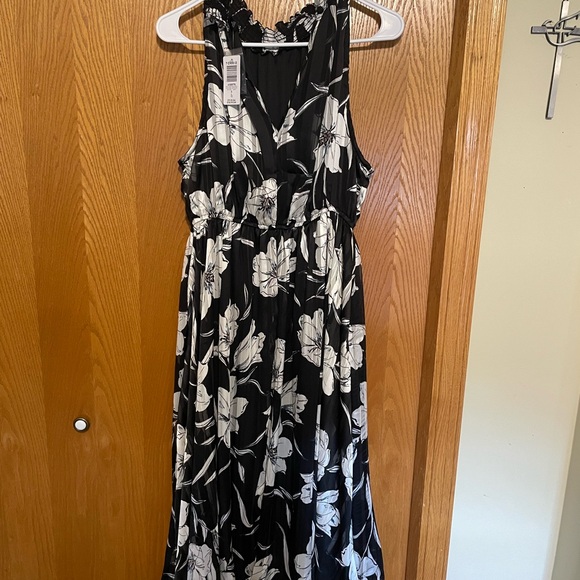 torrid Dresses & Skirts - Elegant Black and White Floral Dress
